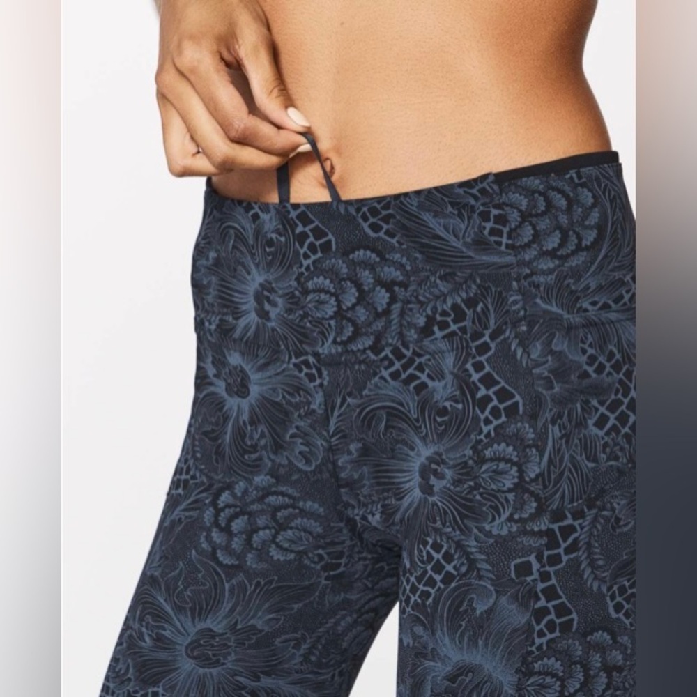 Lululemon Run On Tight (25")in Nouveau Mach Blue Black Leggings Size 6 - Picture 3 of 10